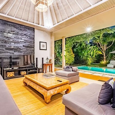 Central Seminyak Villa Martini Esterno foto
