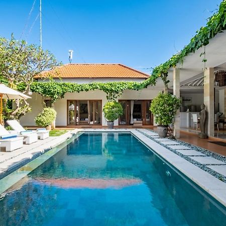 Central Seminyak Villa Martini Esterno foto