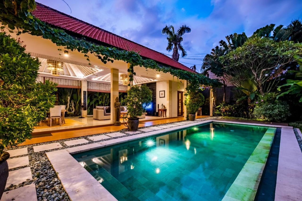 Central Seminyak Villa Martini Esterno foto