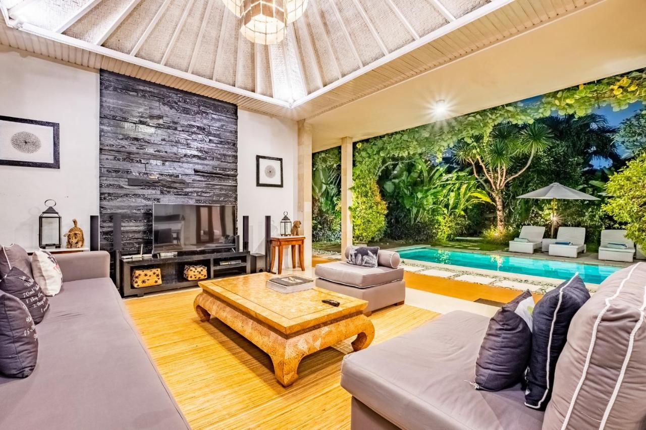 Central Seminyak Villa Martini Esterno foto