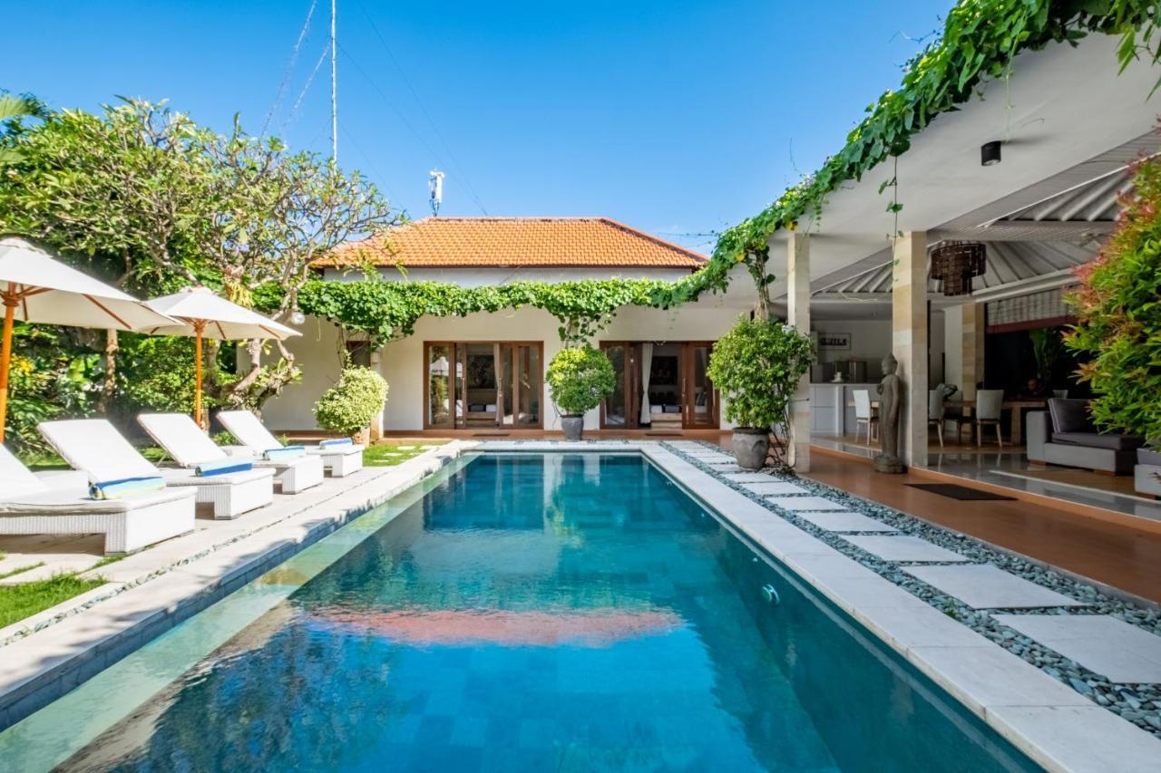 Central Seminyak Villa Martini Esterno foto