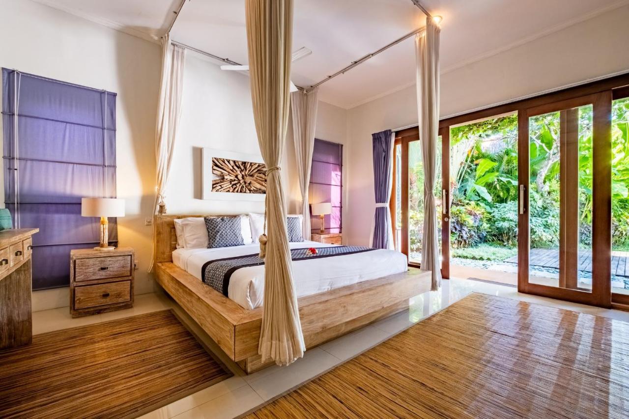 Central Seminyak Villa Martini Esterno foto