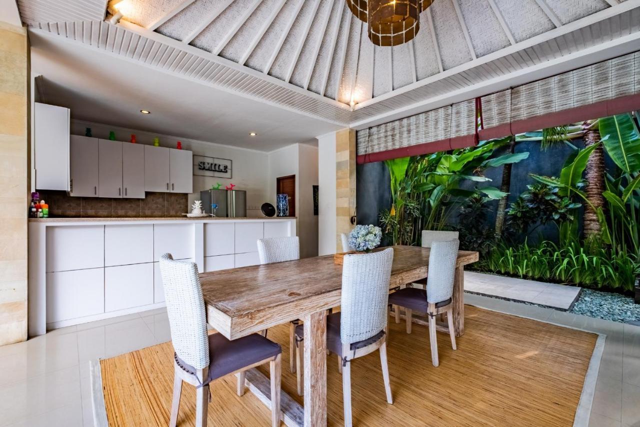 Central Seminyak Villa Martini Esterno foto