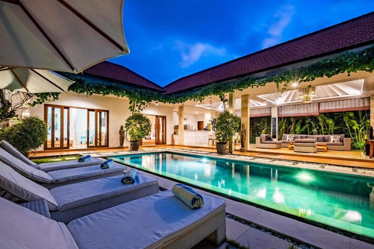 Central Seminyak Villa Martini Esterno foto