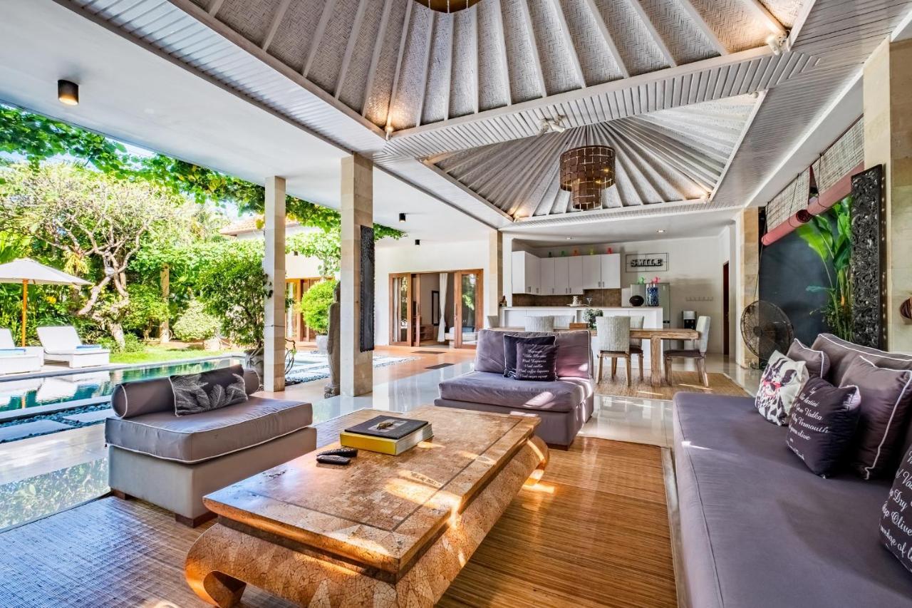 Central Seminyak Villa Martini Esterno foto