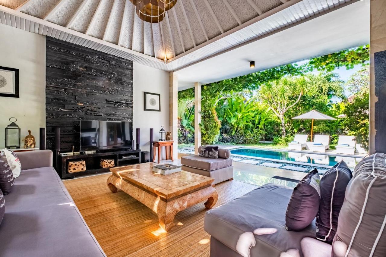 Central Seminyak Villa Martini Esterno foto