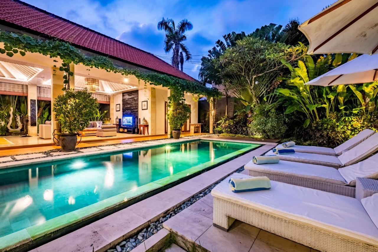 Central Seminyak Villa Martini Esterno foto